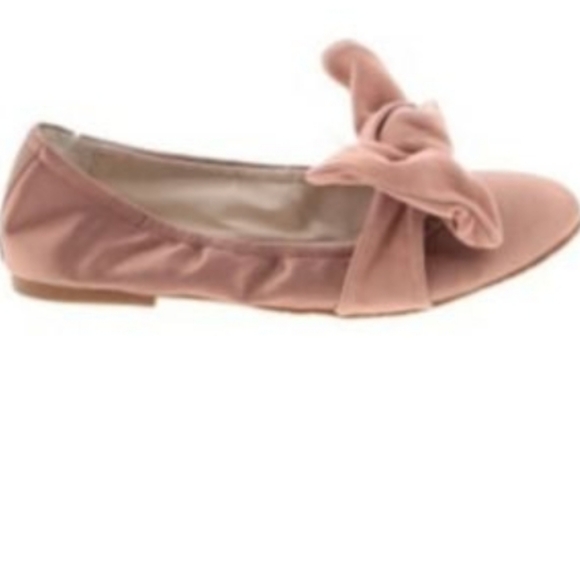 Kenneth cole Beige with a hint peach color.Flexible soles.tie large soft bow. Si - Picture 5 of 5